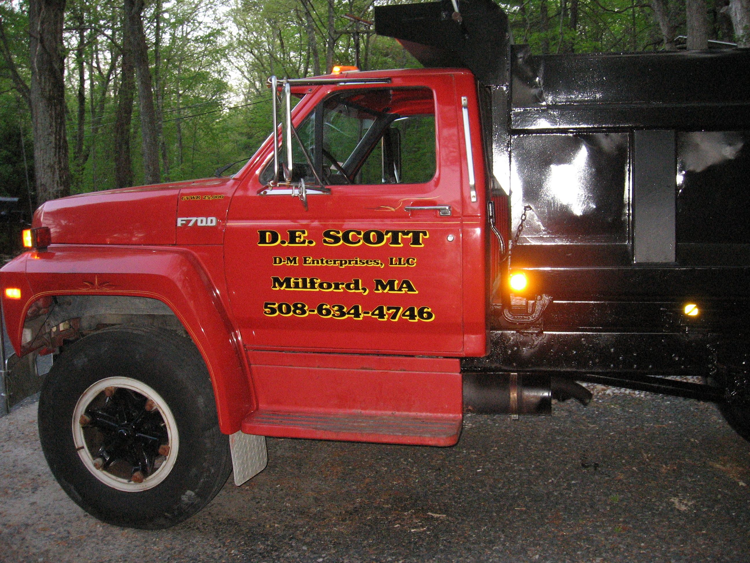 1987 F700 DUMP (24,500,MI)